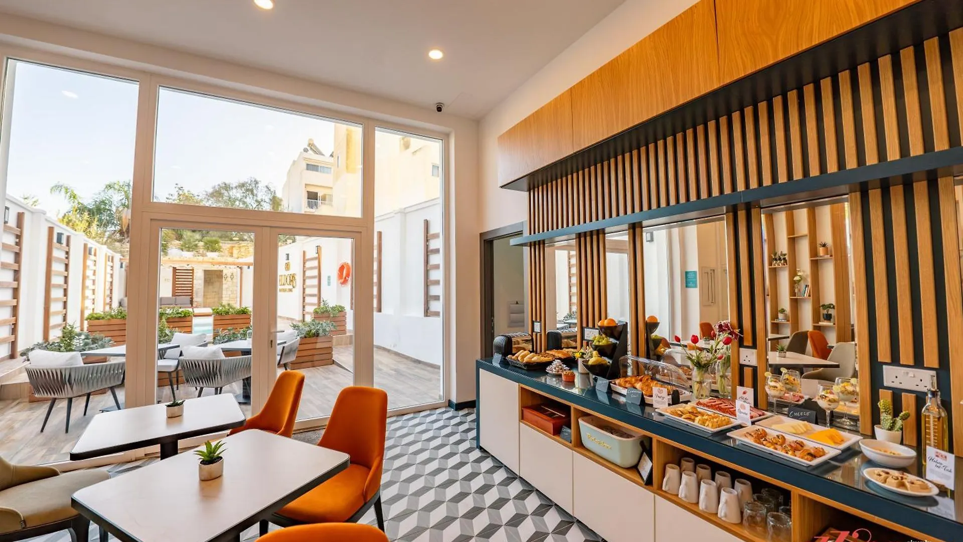 Saint Julian'sEl Doris Boutique Living St Julian'S住宿加早餐旅馆 Saint Julian's